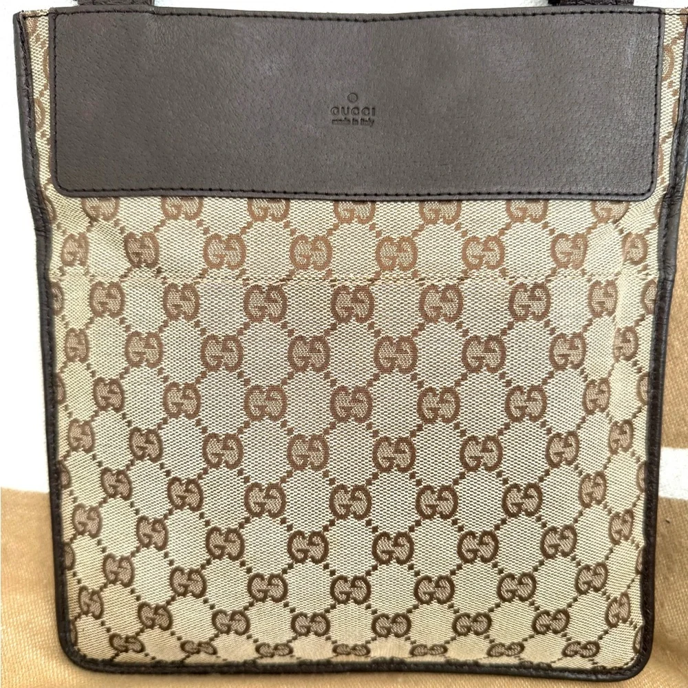 Authentic Gucci GG Canvas Flat Messenger Bag brown monogram canvas